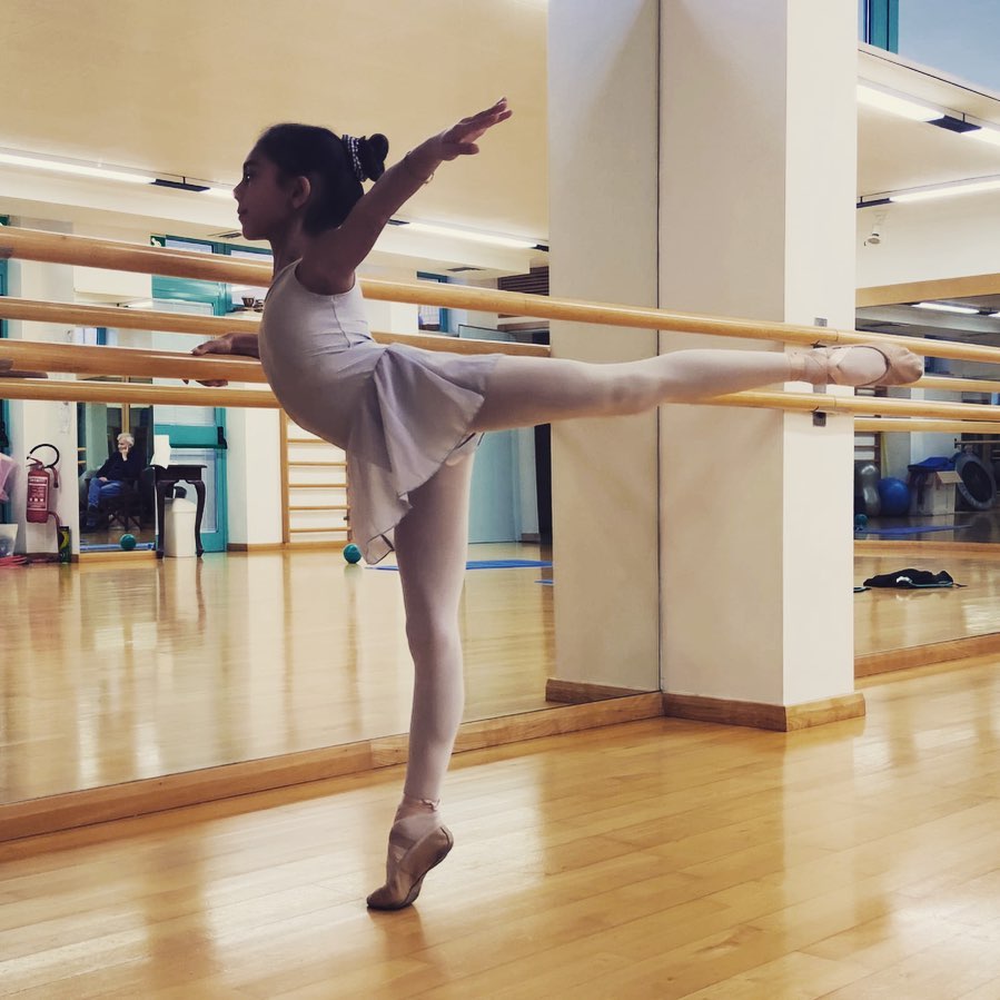 Cresciamo le ⭐️⭐️⭐️ del domani, con passione e dedizione ✨
@maestra_sara

#danza #termoli #classica #moderna #contemporanea #giocodanza #propedeutica #instatermoli #danzaclassica