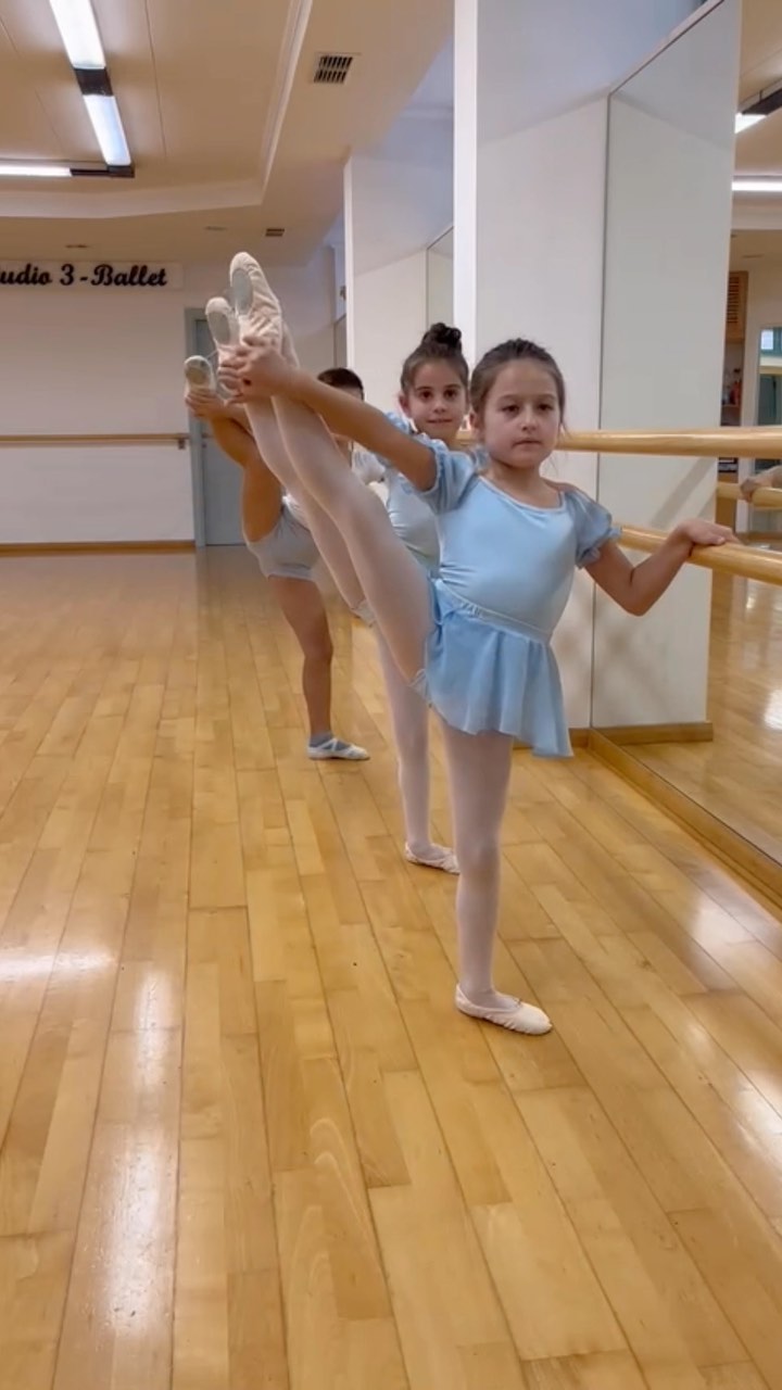Baby dancers 🩰 😍

#danza #classica #moderna #contemporanea #instatermoli #termoli #molise #campobasso #danzaclassica