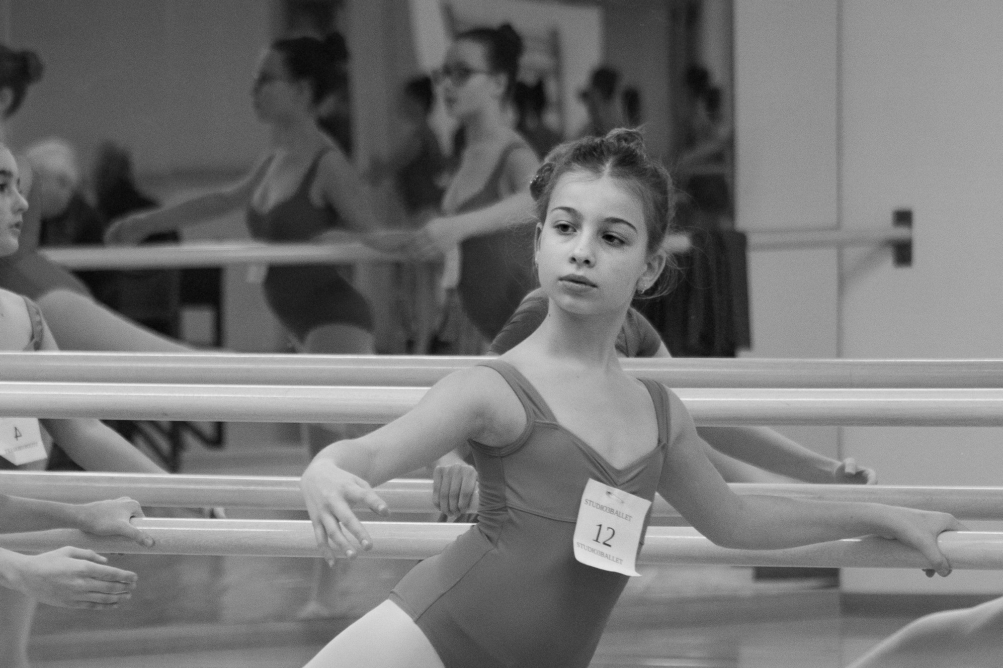 Allieve dello Studio 3 Ballet durante un momento di formazione
